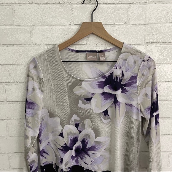 LAST CHANCE ✨ CHICO’S Colorblock Flowered Asymmetrical Hem Top - Picture 2 of 11